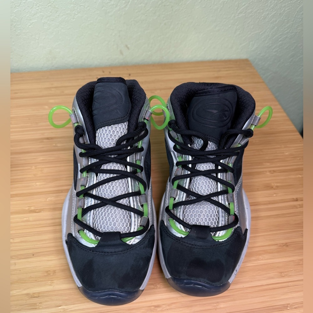 Reebok Question Mid Iverson Illumination's Minions Gru's Lab Men’s 7.5  FW7548